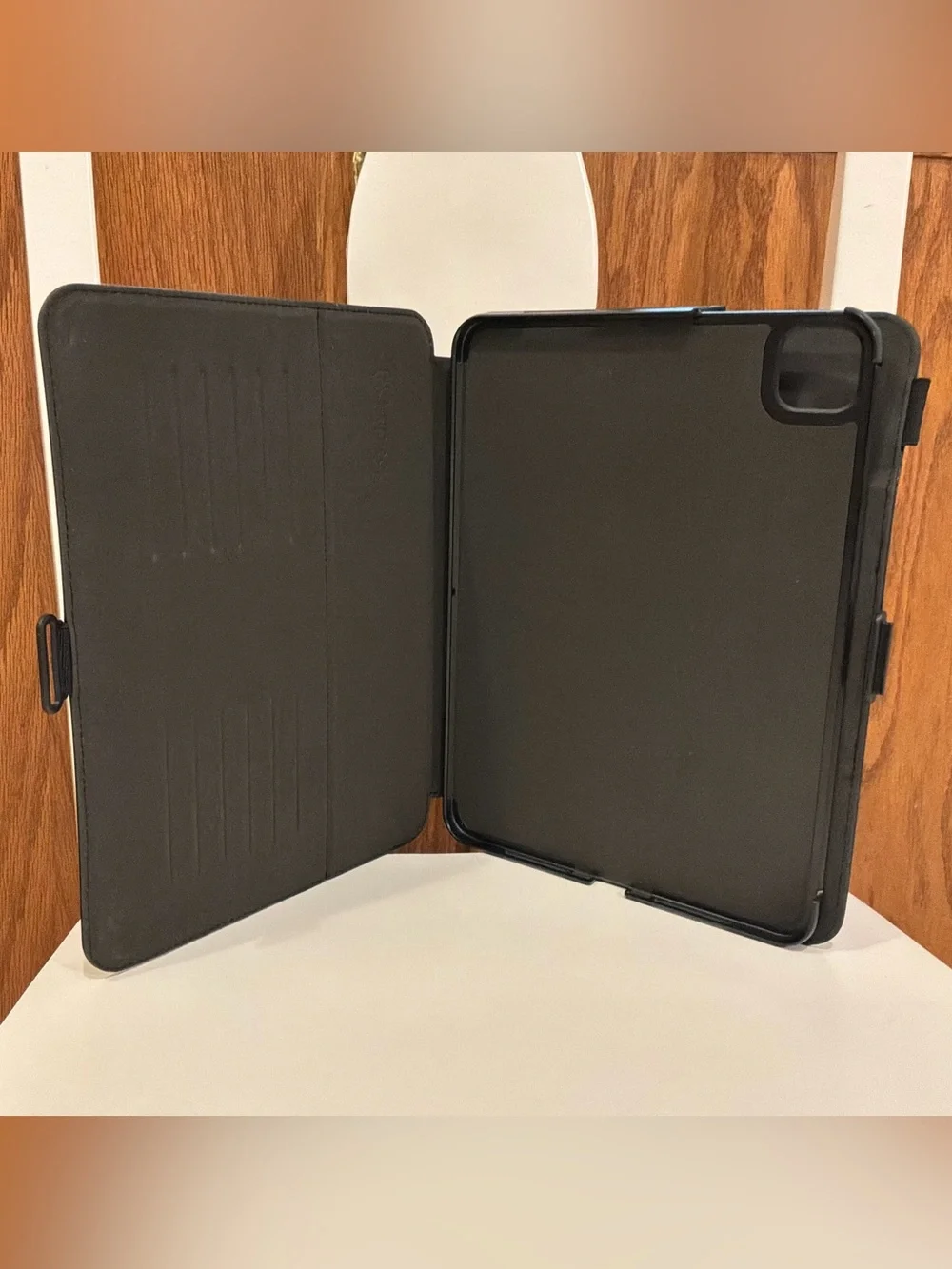 SPECK BALANCE FOLIO CASE for Apple iPad Pro 11-inch (2024/2025 - M4/M5)
